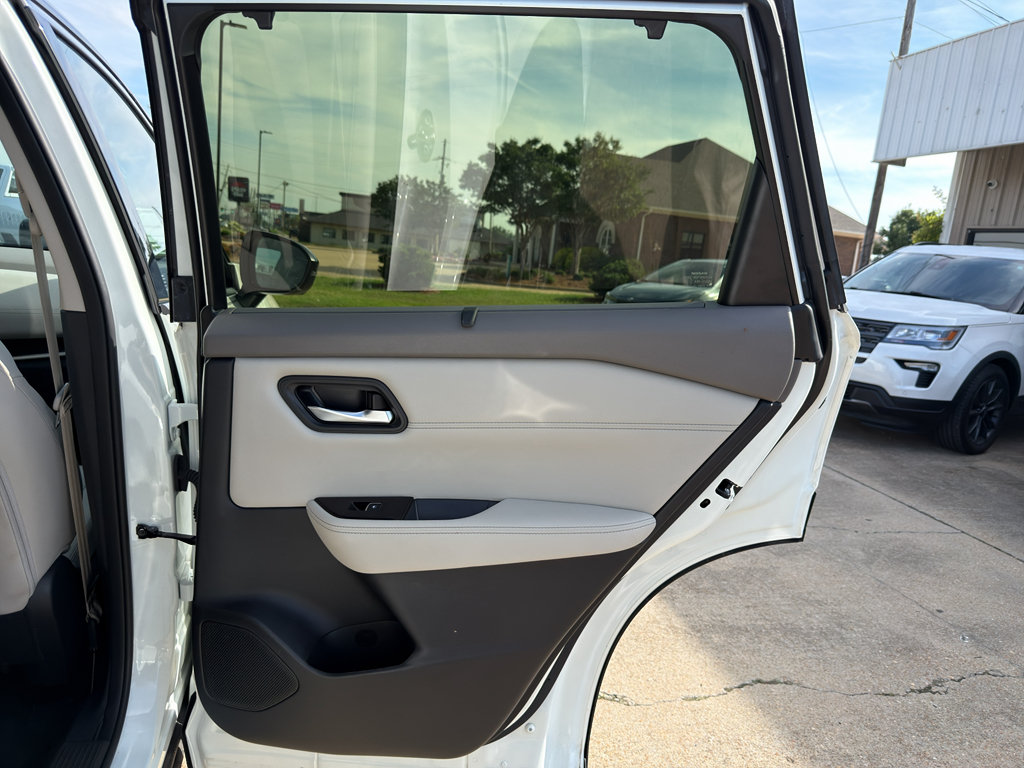 Used 2025 Nissan Rogue SL w/ Tech Package FWD image 30