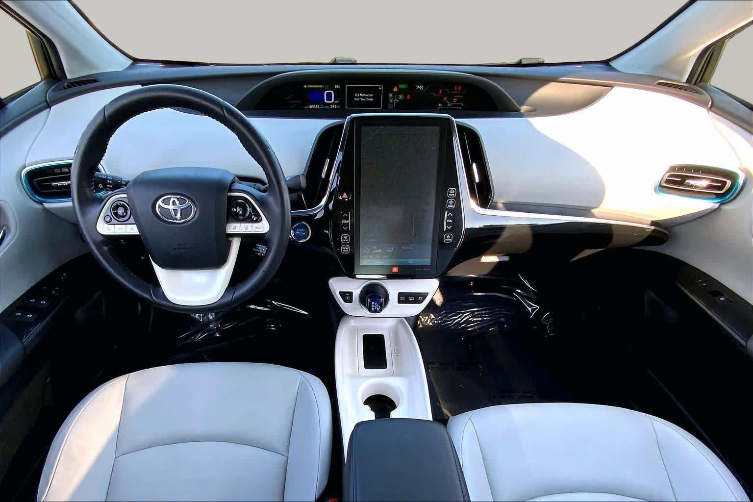 Used 2017 Toyota Prius Prime Advanced FWD image 16