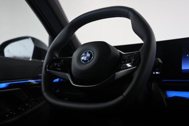 Used 2024 BMW i5 eDrive40i w/ Premium Package RWD image 41