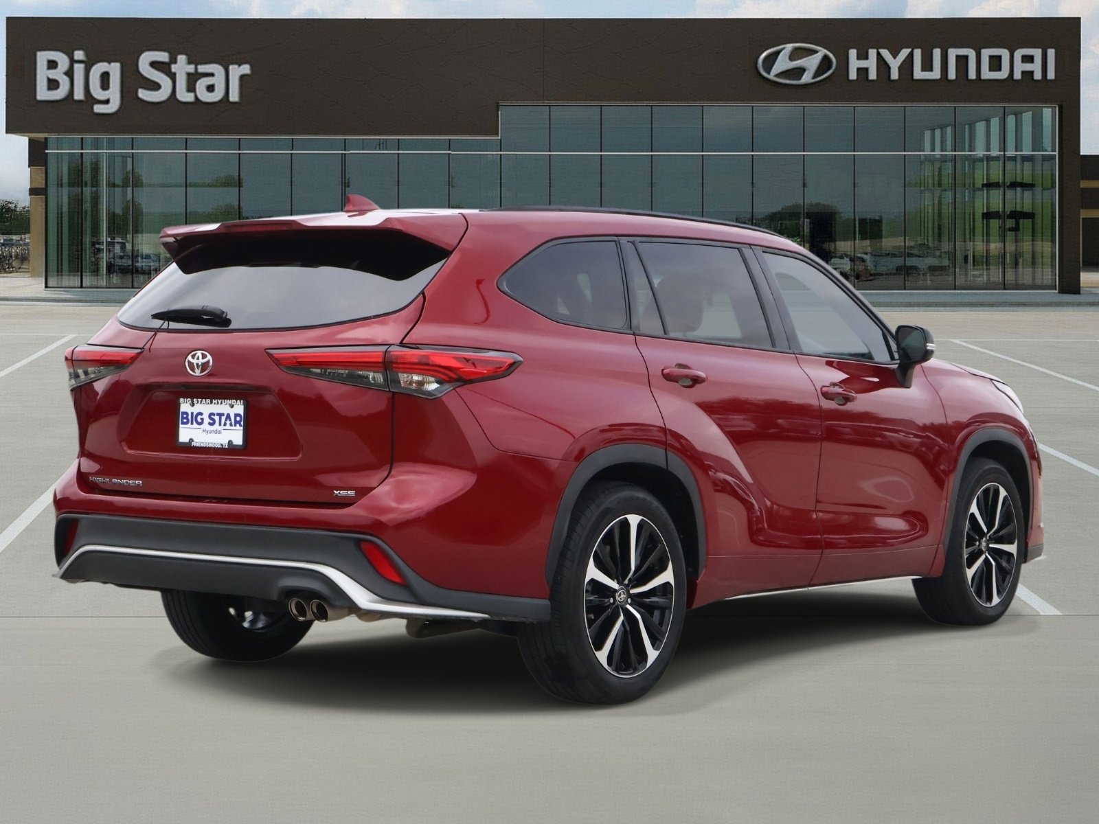 Used 2022 Toyota Highlander XSE FWD image 4