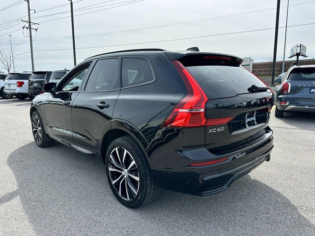 Used 2024 Volvo XC60 B5 Plus image 3
