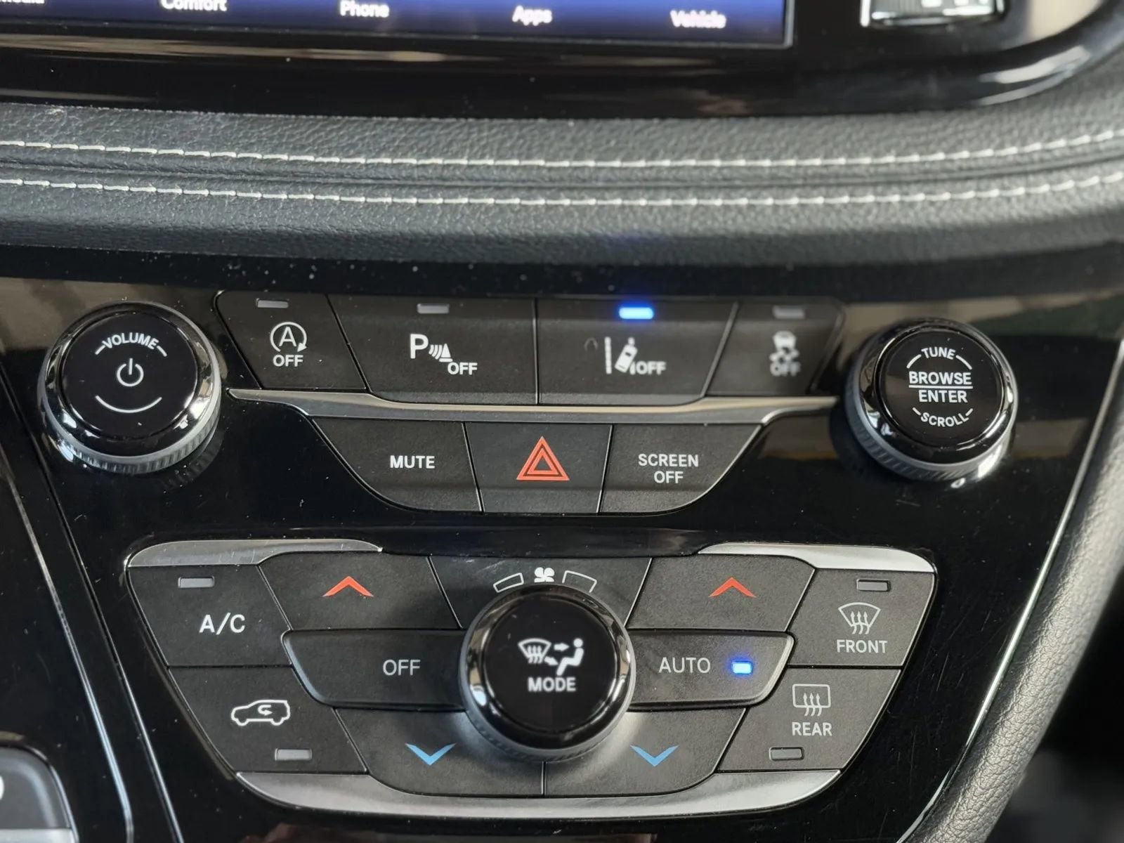 Used 2021 Chrysler Pacifica Touring w/ Uconnect Theater Family Group image 37