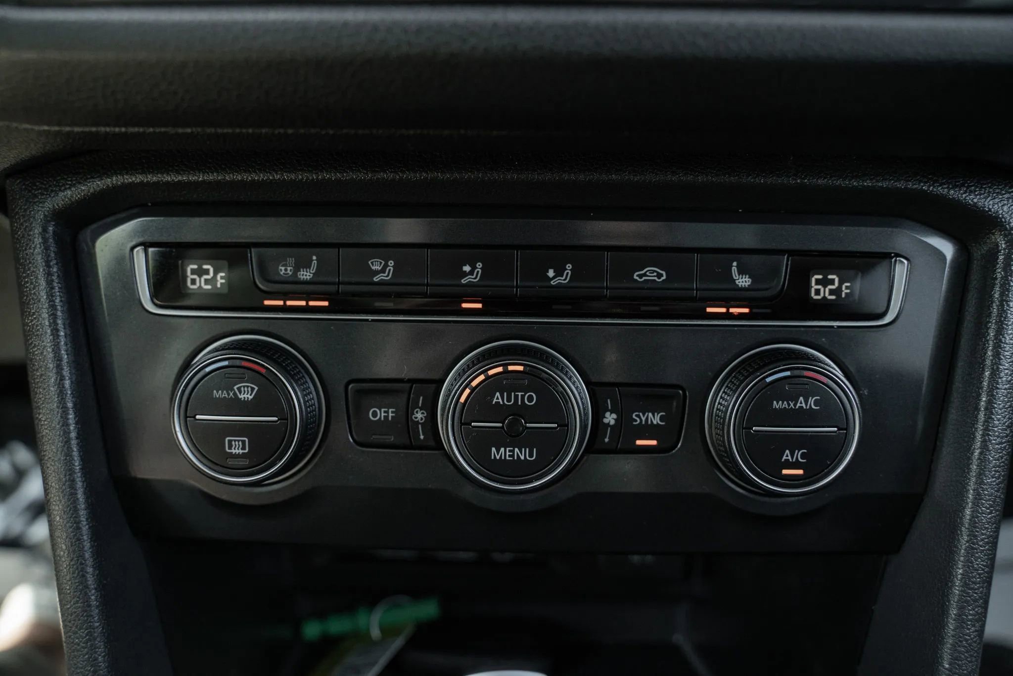 Used 2019 Volkswagen Tiguan SEL Premium AWD/4WD image 28