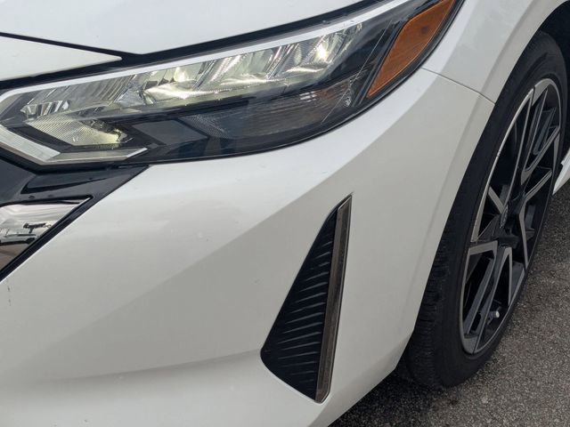 Used 2025 Nissan Sentra SR FWD image 9