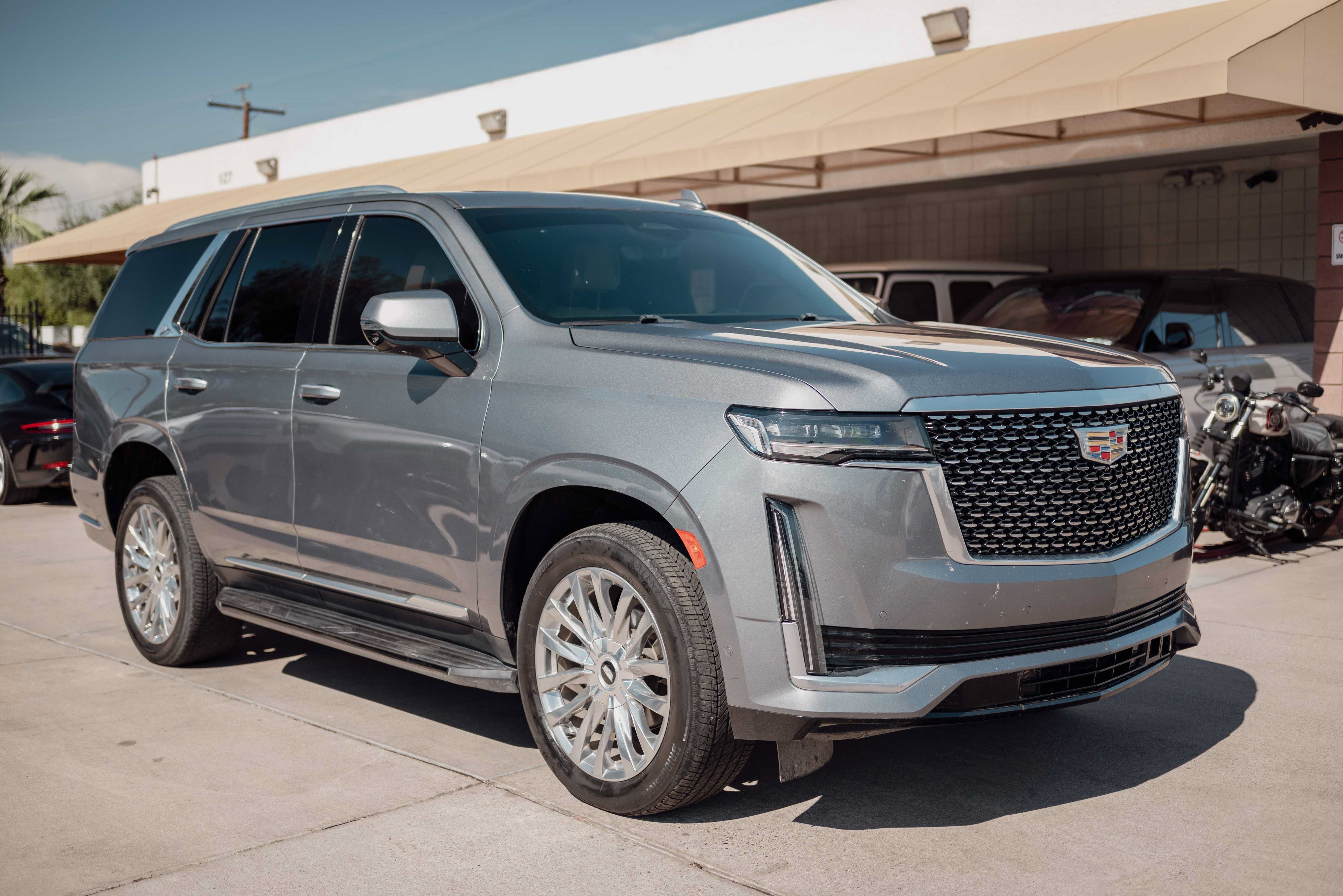 Used 2021 Cadillac Escalade Premium Luxury w/ Performance Package AWD/4WD image 2