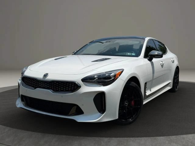 Used 2018 Kia Stinger GT2 image 1