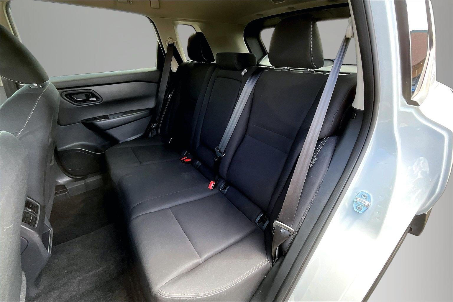 Used 2024 Nissan Rogue S FWD image 22