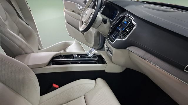 Used 2024 Volvo XC90 B6 Ultimate w/ Protection Package Premier AWD/4WD image 13