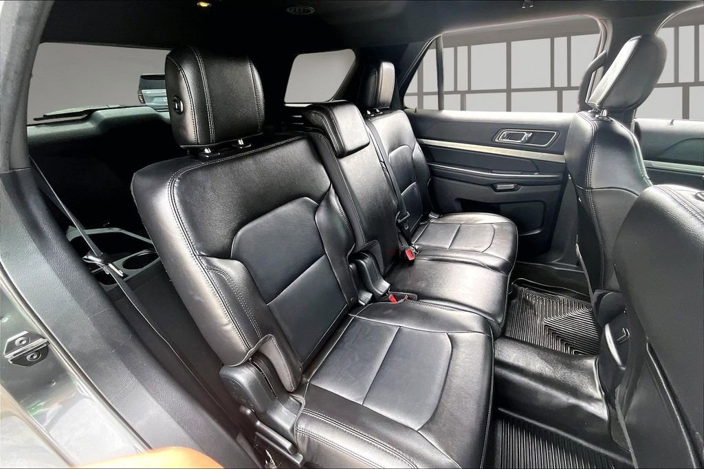 Used 2018 Ford Explorer XLT w/ Equipment Group 202A FWD image 24