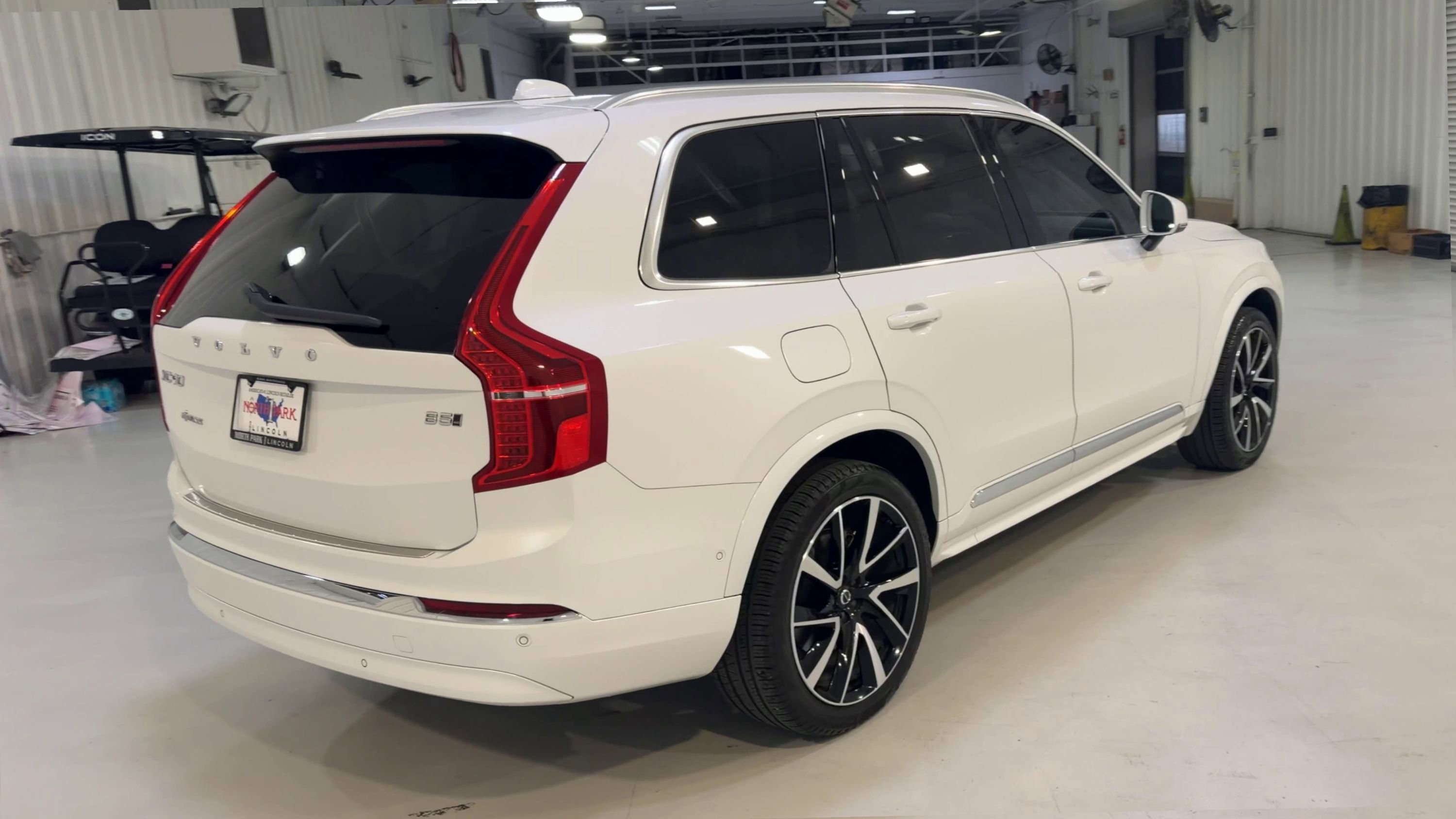 Used 2025 Volvo XC90 B5 Plus w/ Protection Package Premier AWD/4WD image 9