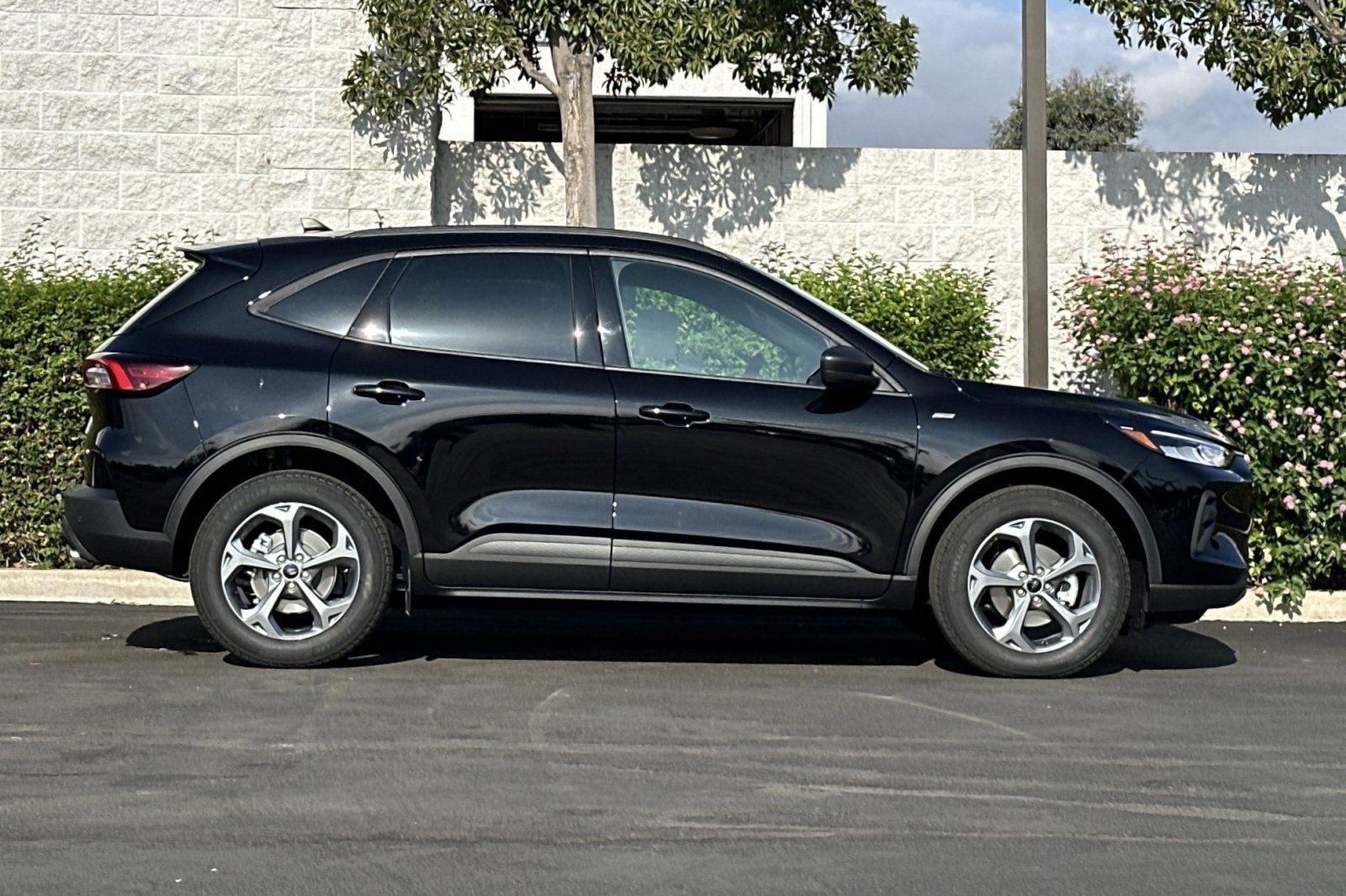 New 2025 Ford Escape ST-Line w/ Equipment Group 301A image 3