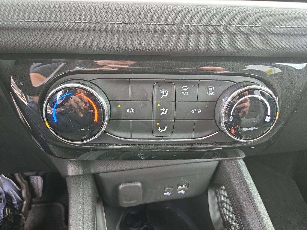 Used 2025 Chevrolet TrailBlazer LT FWD image 25