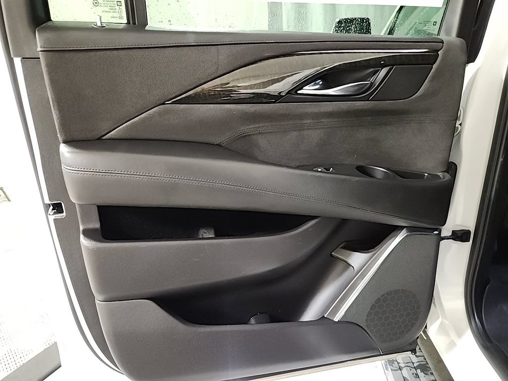 Used 2019 Cadillac Escalade ESV Platinum AWD/4WD image 22