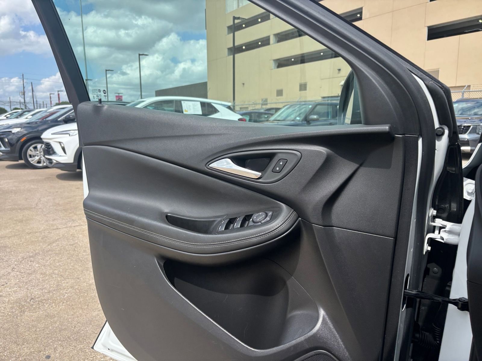 Used 2025 Buick Encore GX Preferred FWD image 18