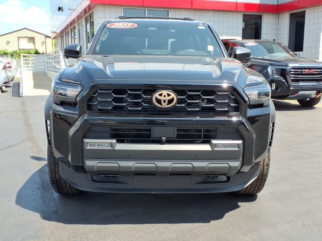 Used 2025 Toyota 4Runner TRD Off-Road Premium AWD/4WD image 2
