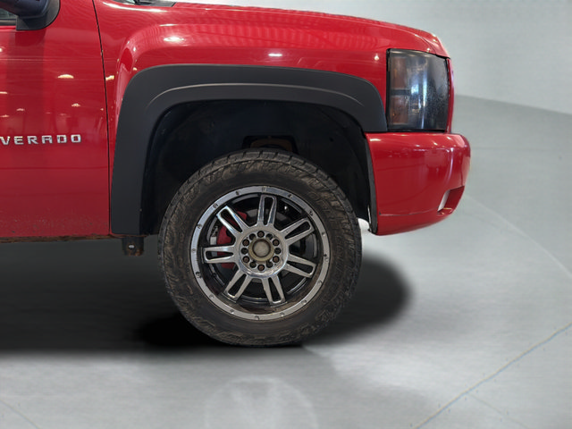 Used 2007 Chevrolet Silverado 1500 LT w/ 1LT Convenience Package AWD/4WD image 33