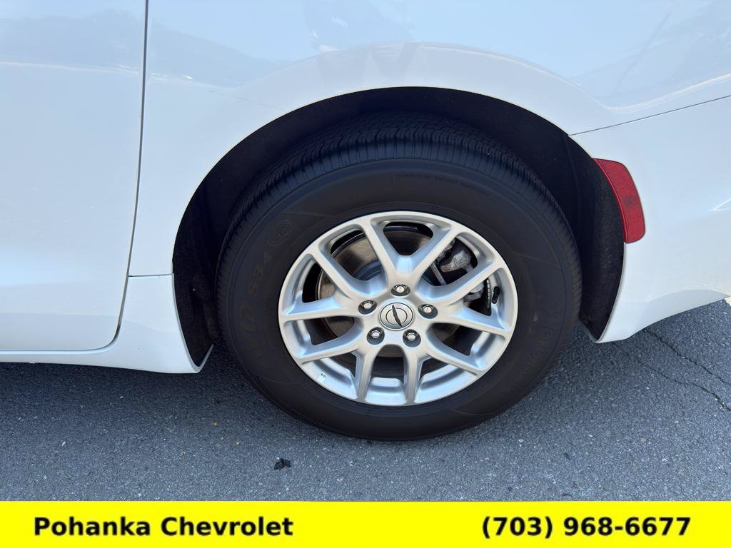 Used 2025 Chrysler Pacifica Select FWD image 25