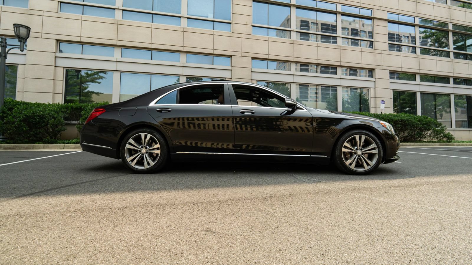 Used 2015 Mercedes-Benz S 550 4MATIC Sedan image 2
