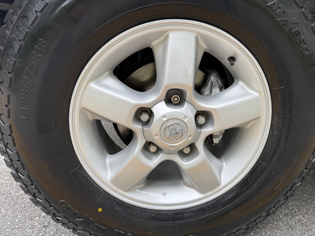 Used 2004 Toyota Land Cruiser image 31