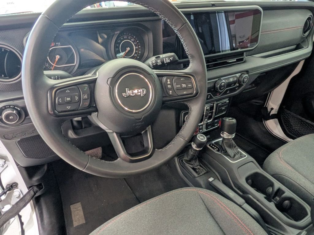Used 2025 Jeep Wrangler Unlimited Rubicon AWD/4WD image 11