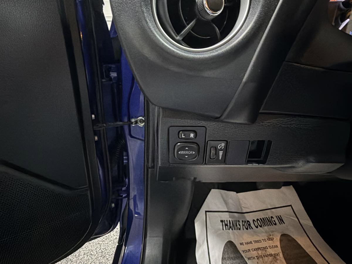 Used 2018 Toyota Corolla SE w/ SE Premium Package image 14