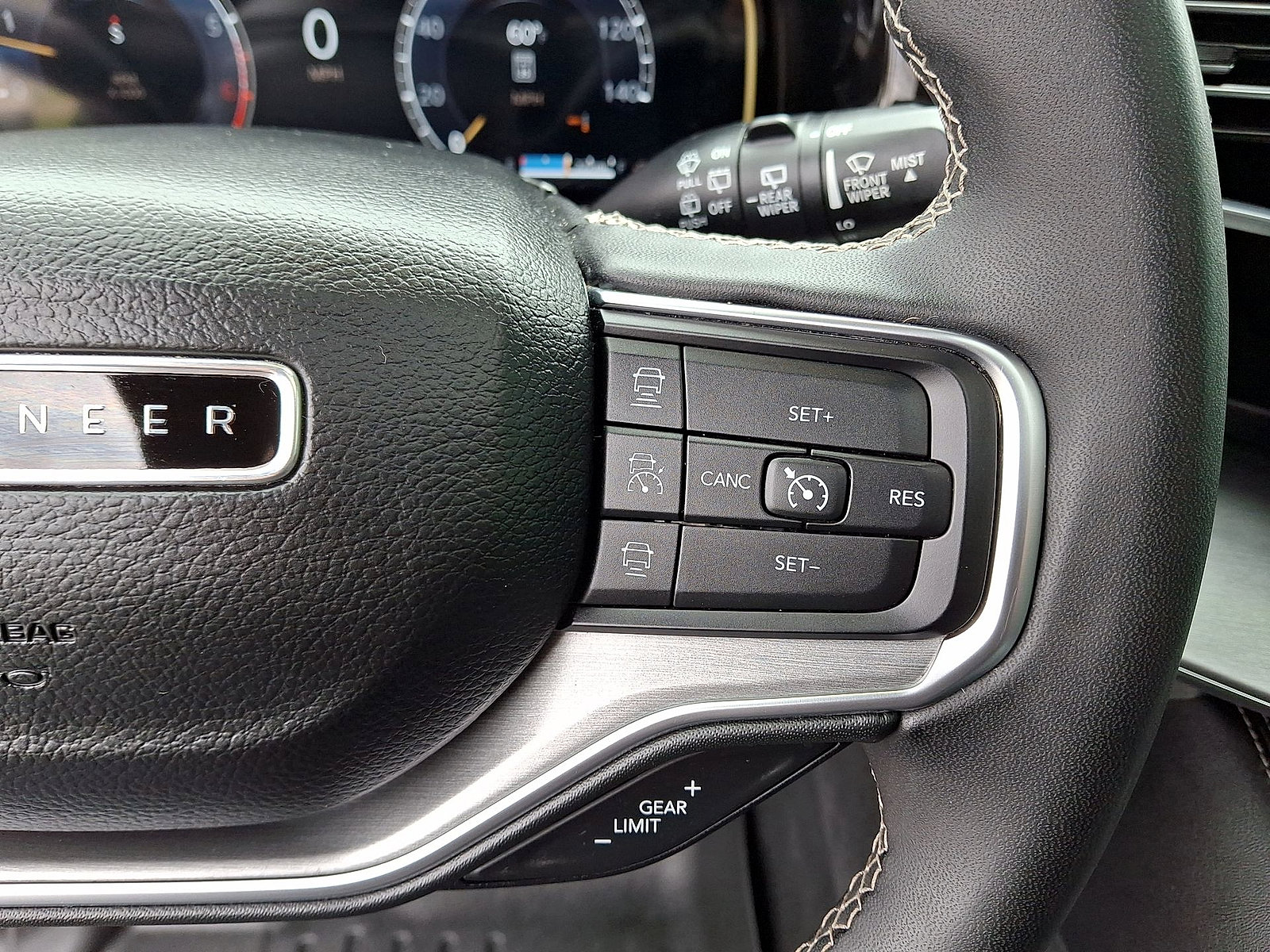 Used 2024 Jeep Wagoneer Series II w/ Convenience Group I AWD/4WD image 18