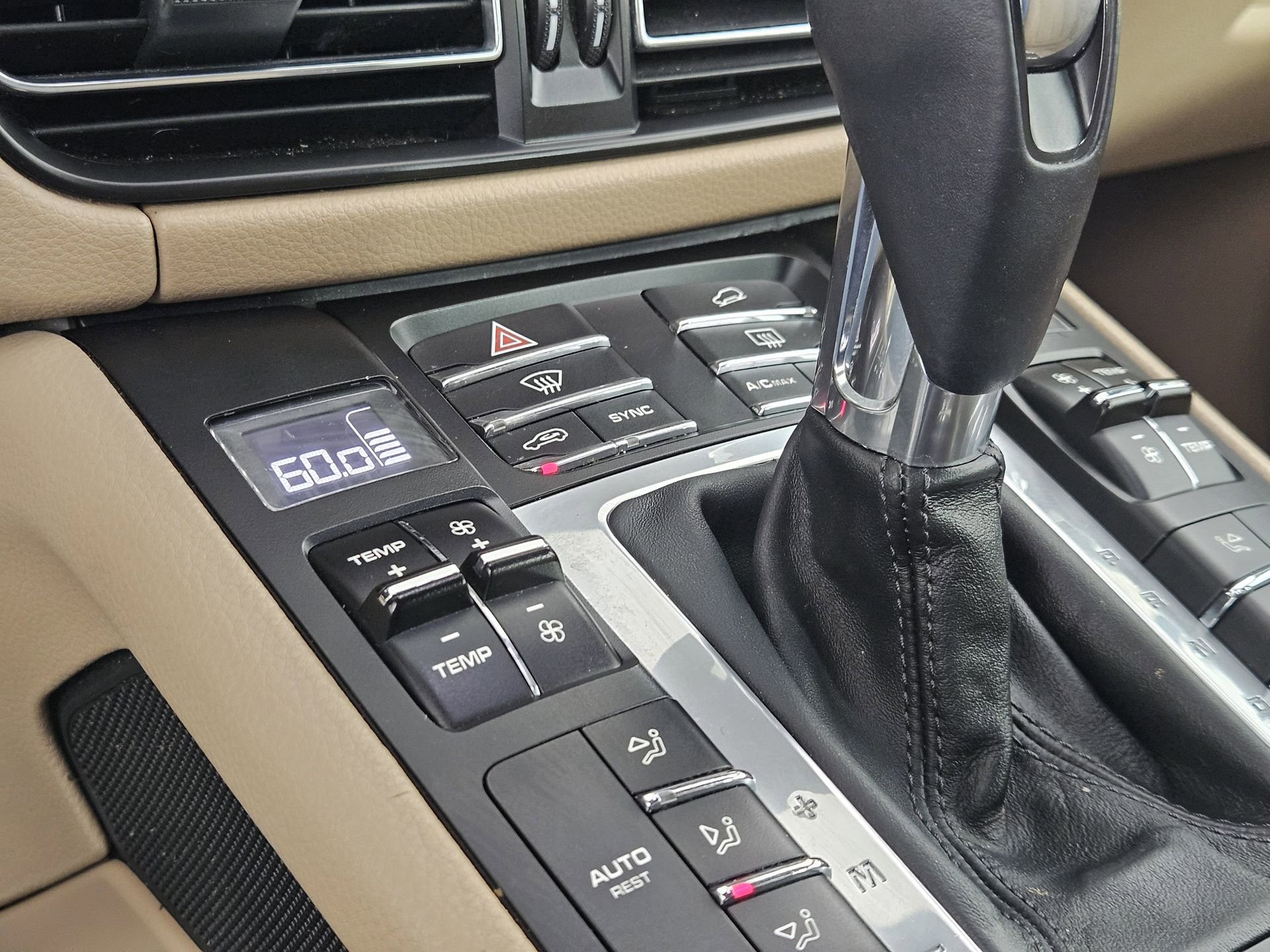 Used 2021 Porsche Macan AWD/4WD image 31