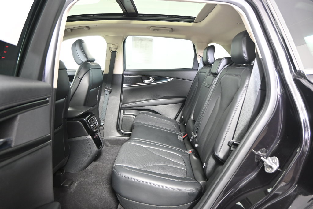 Used 2023 Lincoln Nautilus Reserve AWD/4WD image 17