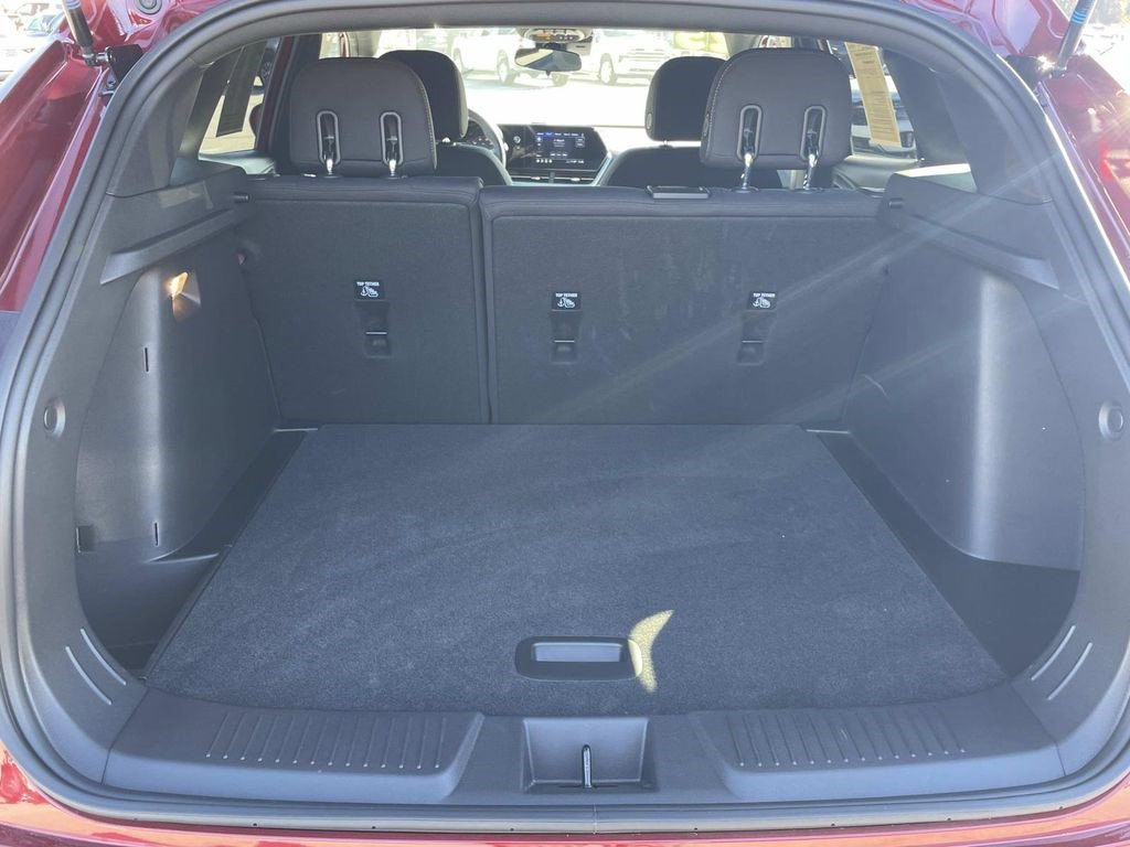 Certified 2025 Chevrolet Trax RS w/ Sunroof Package image 8