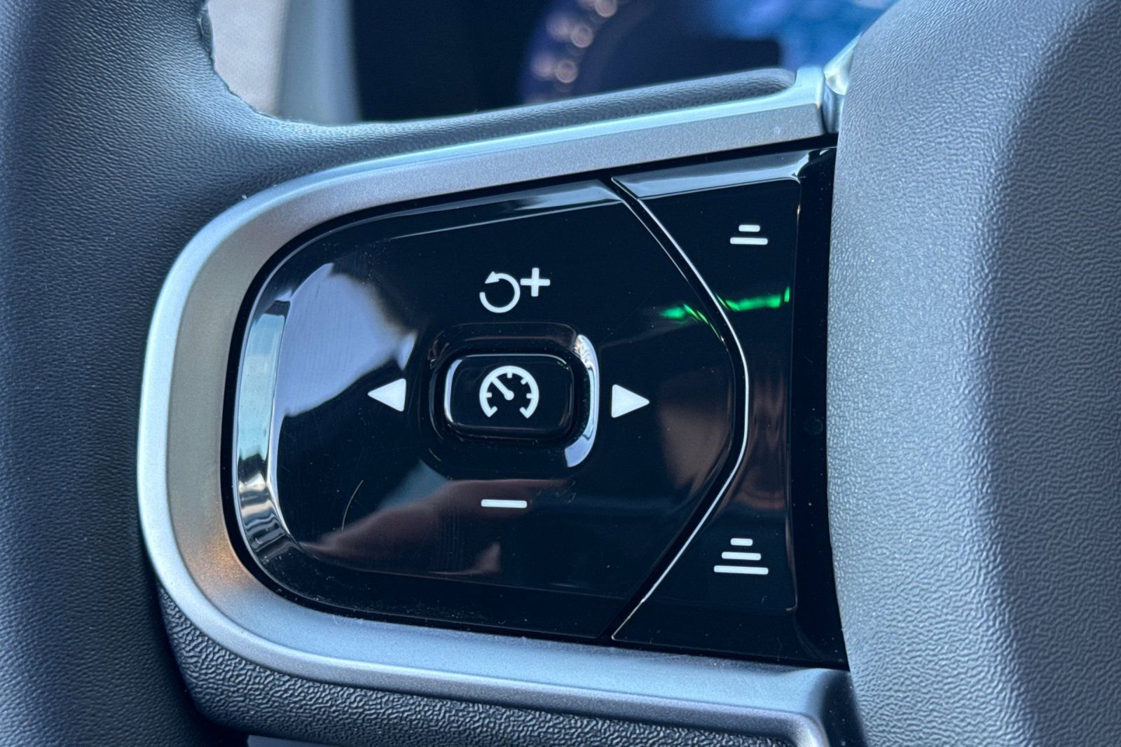 Certified 2026 Volvo XC90 T8 Plus w/ Protection Package Premier image 28