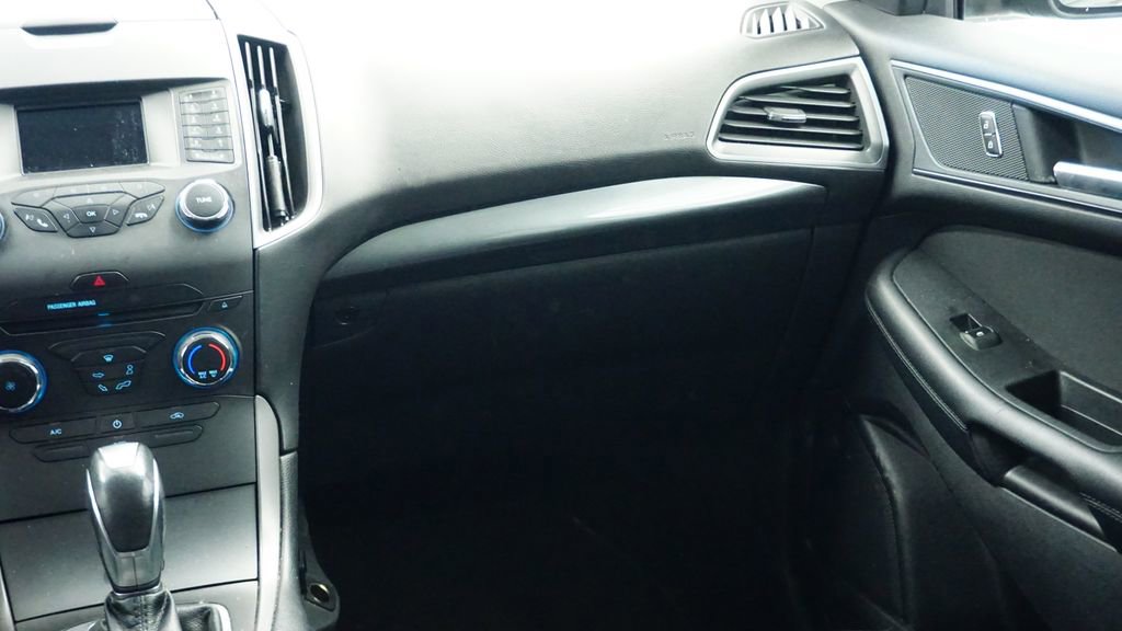 Used 2018 Ford Edge SE image 24