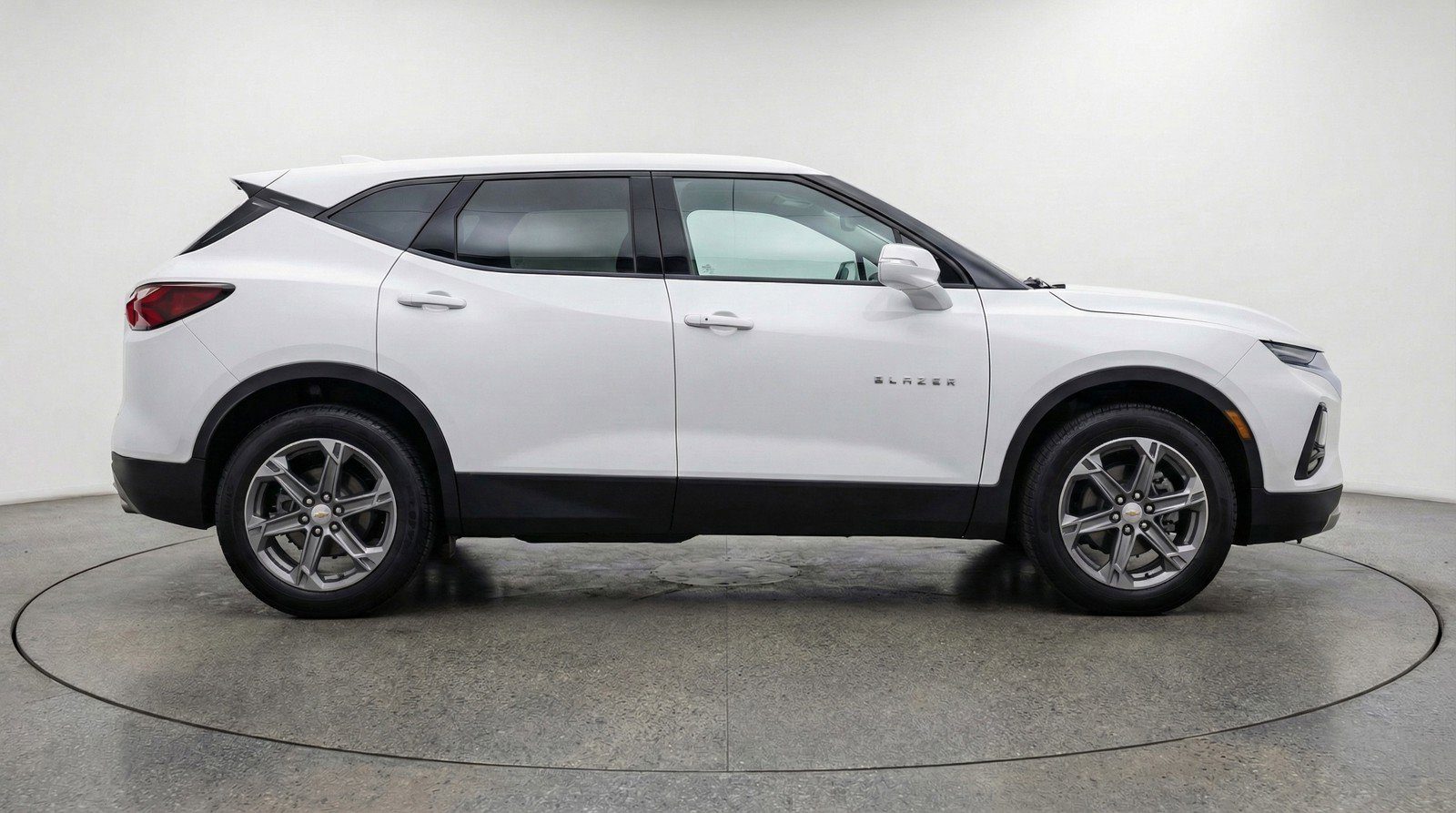 Used 2025 Chevrolet Blazer LT FWD image 11