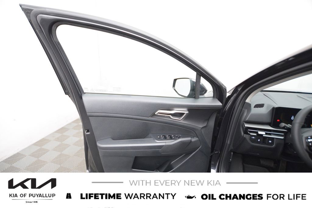 New 2026 Kia Sportage LX image 9