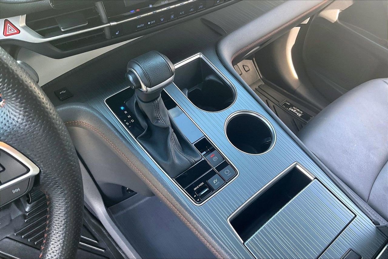 Used 2023 Toyota Sienna XSE image 33