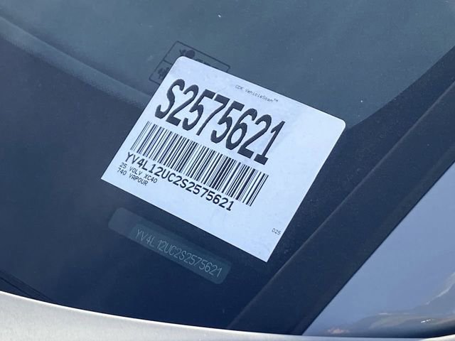 Certified 2025 Volvo XC40 B5 Plus w/ Protection Package Premier image 24