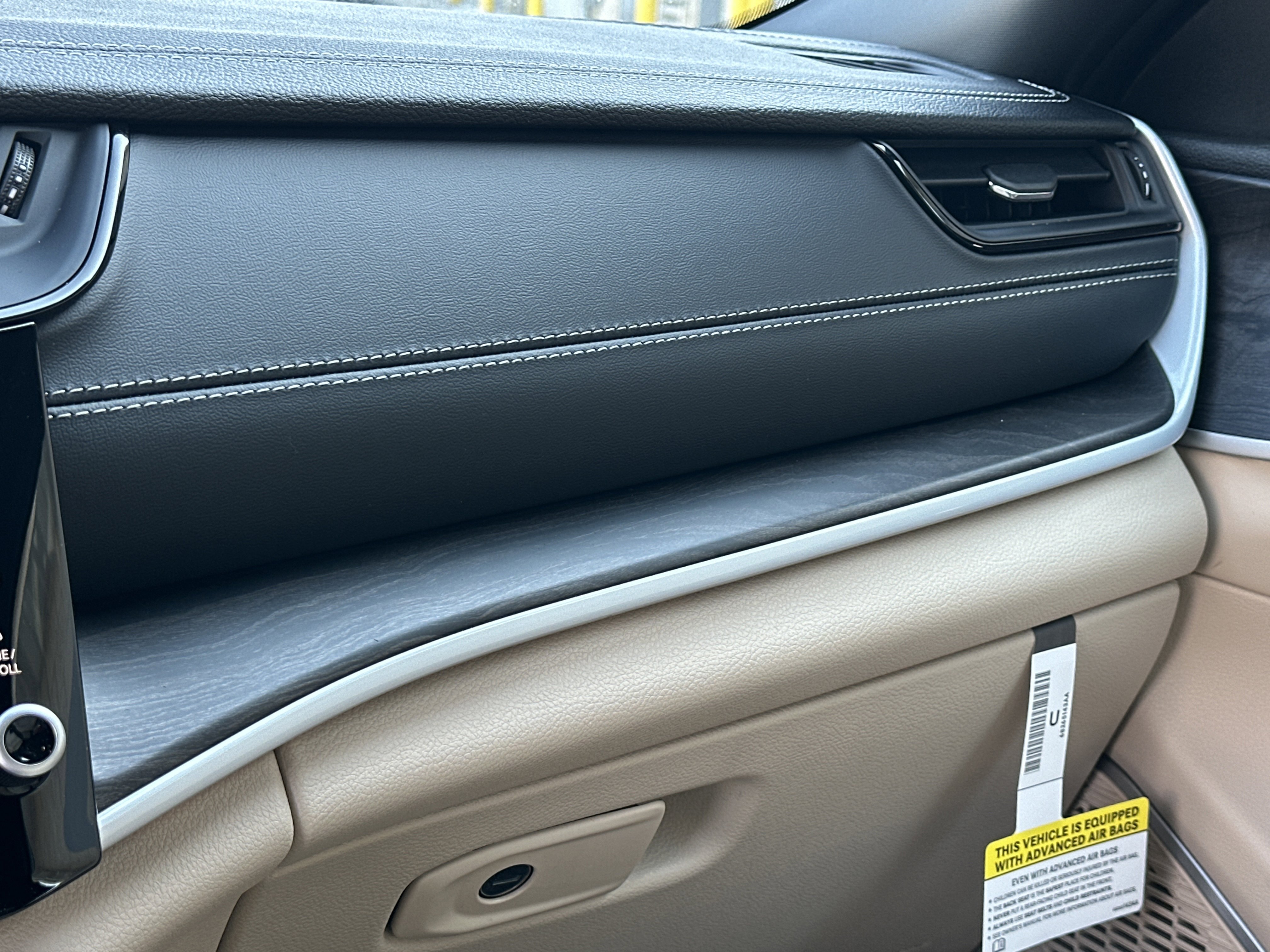 New 2026 Jeep Grand Cherokee Limited w/ Limited Altitude Package image 9