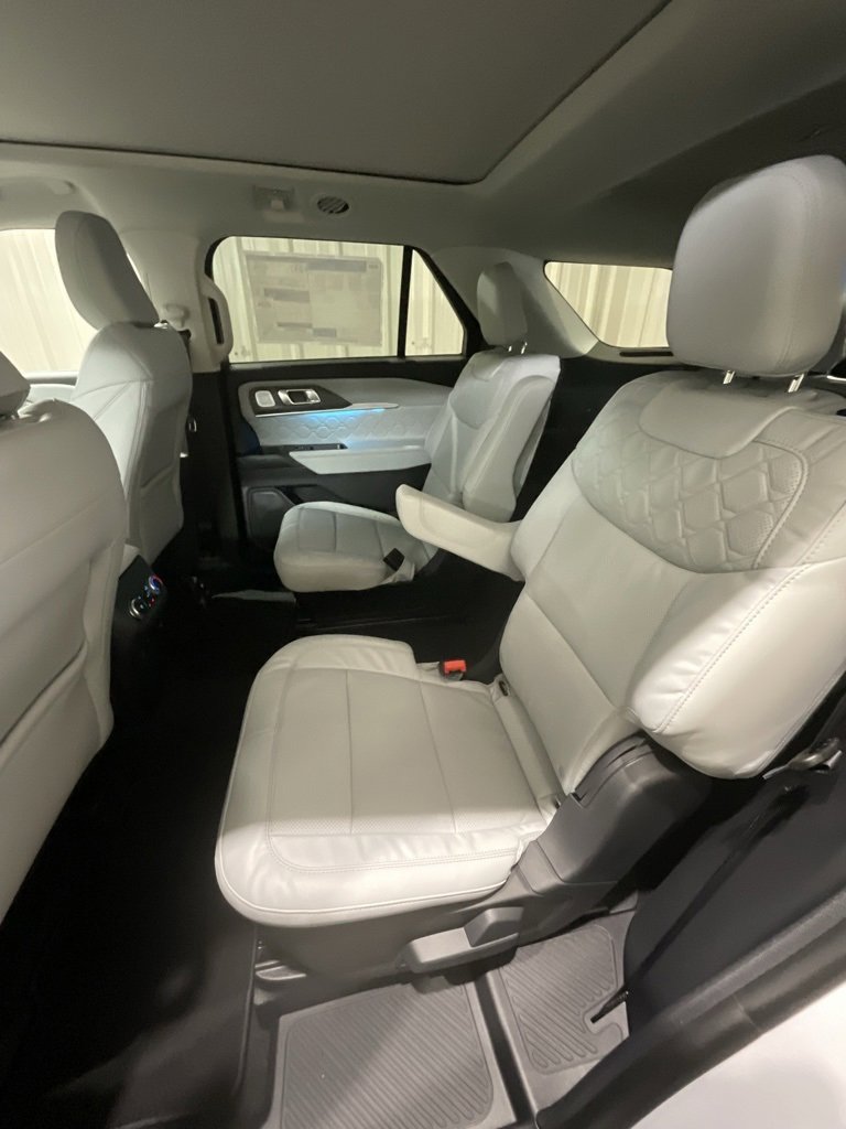Used 2025 Ford Explorer Platinum w/ Ultimate Package image 11