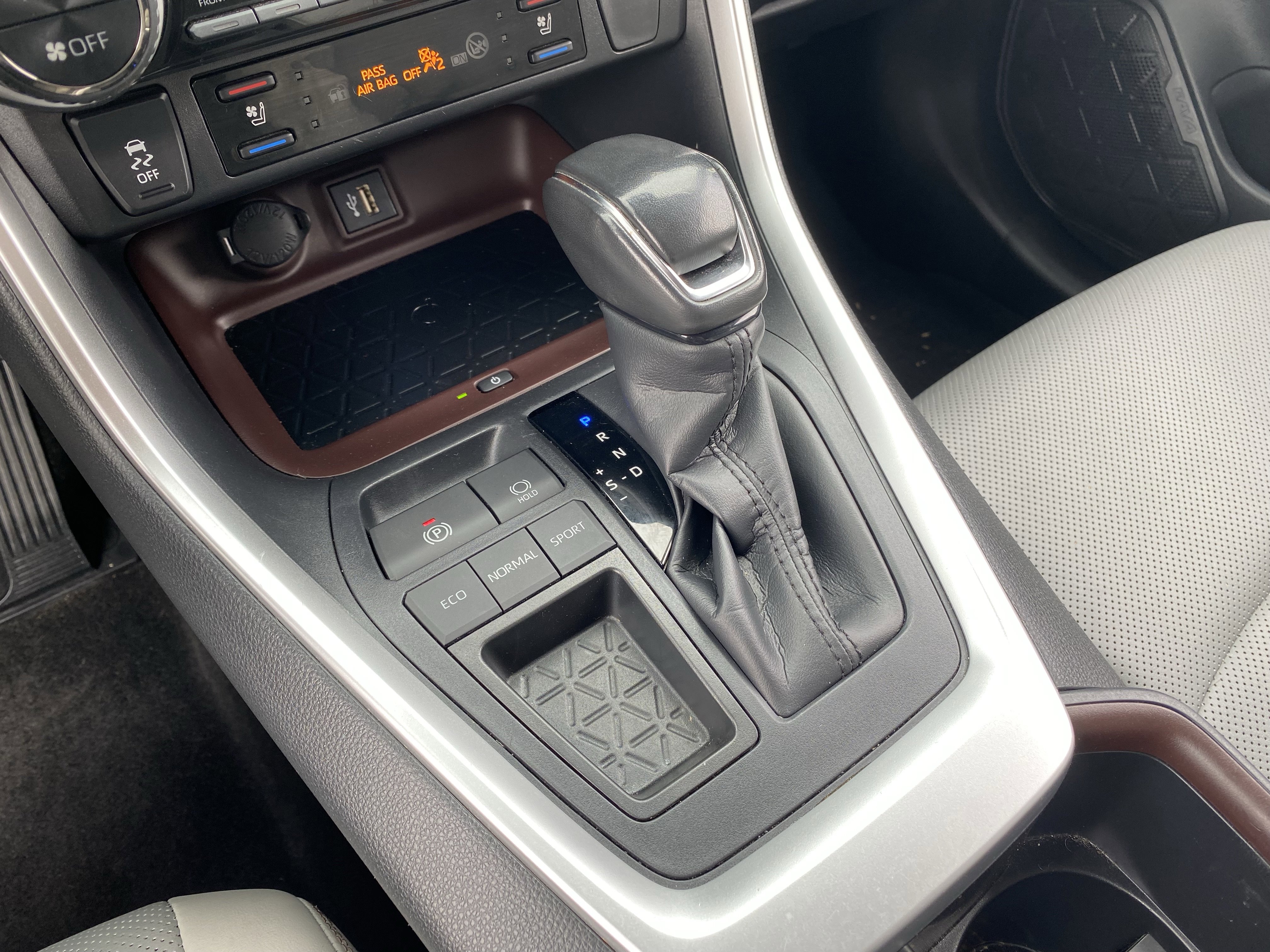 Used 2023 Toyota RAV4 Limited image 25