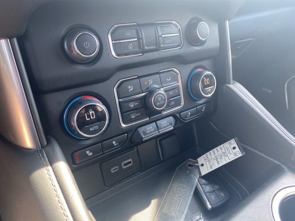 Used 2024 Chevrolet Suburban LT AWD/4WD image 27