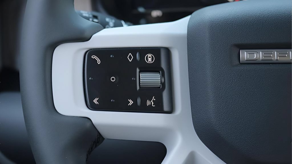 Used 2026 Land Rover Defender 110 X-Dynamic SE AWD/4WD image 19