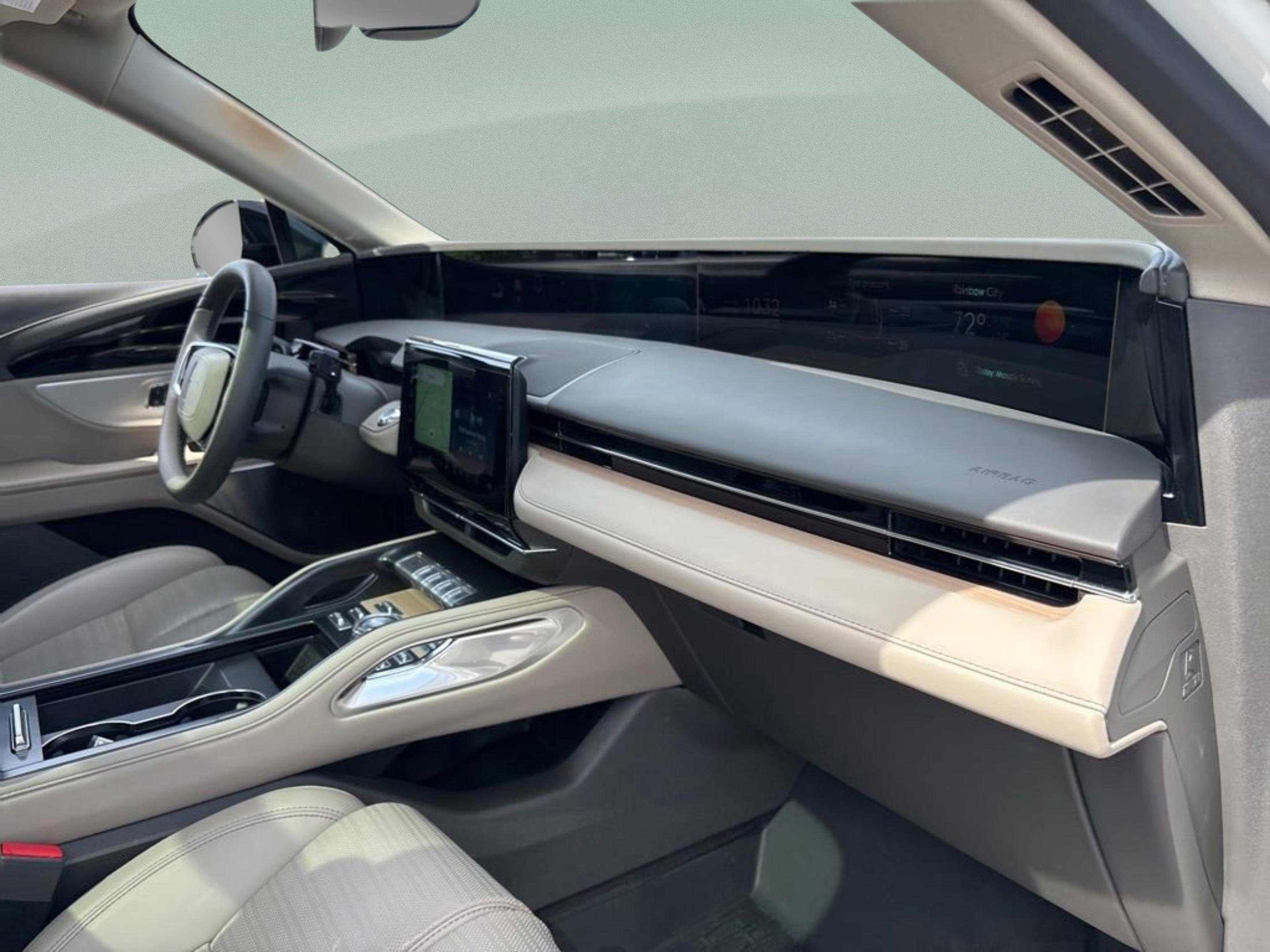 Used 2025 Lincoln Nautilus Reserve image 12