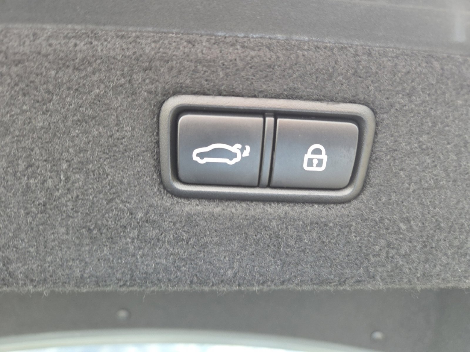 Used 2020 Genesis G70 3.3T w/ Prestige Package image 26