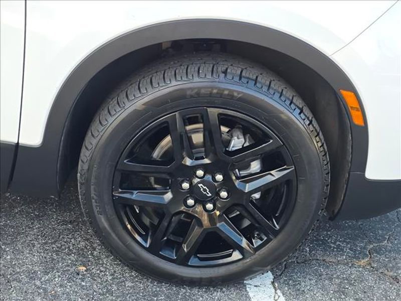 Certified 2023 Chevrolet Blazer LT w/ LPO, Black Grille Bar Package image 8