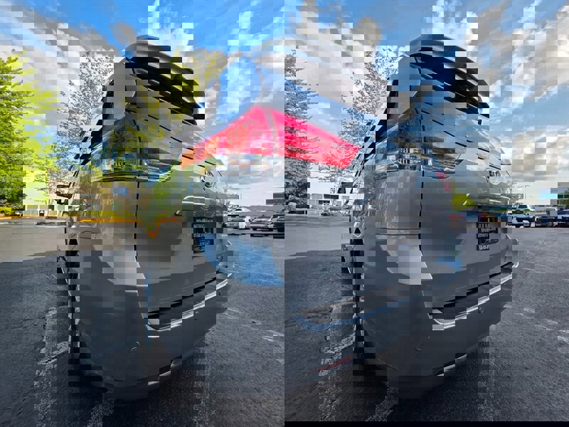 Used 2014 Toyota Sienna XLE image 11