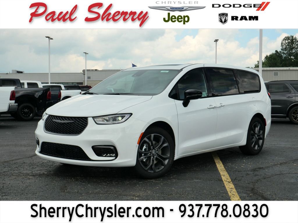 New 2026 Chrysler Pacifica Select image 1