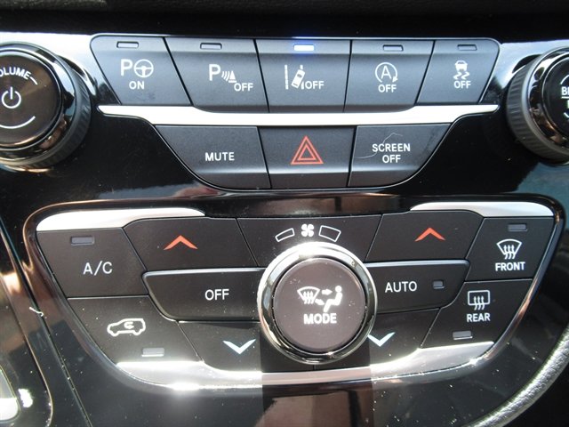 Used 2023 Chrysler Pacifica Limited w/ S Appearance Package AWD/4WD image 30