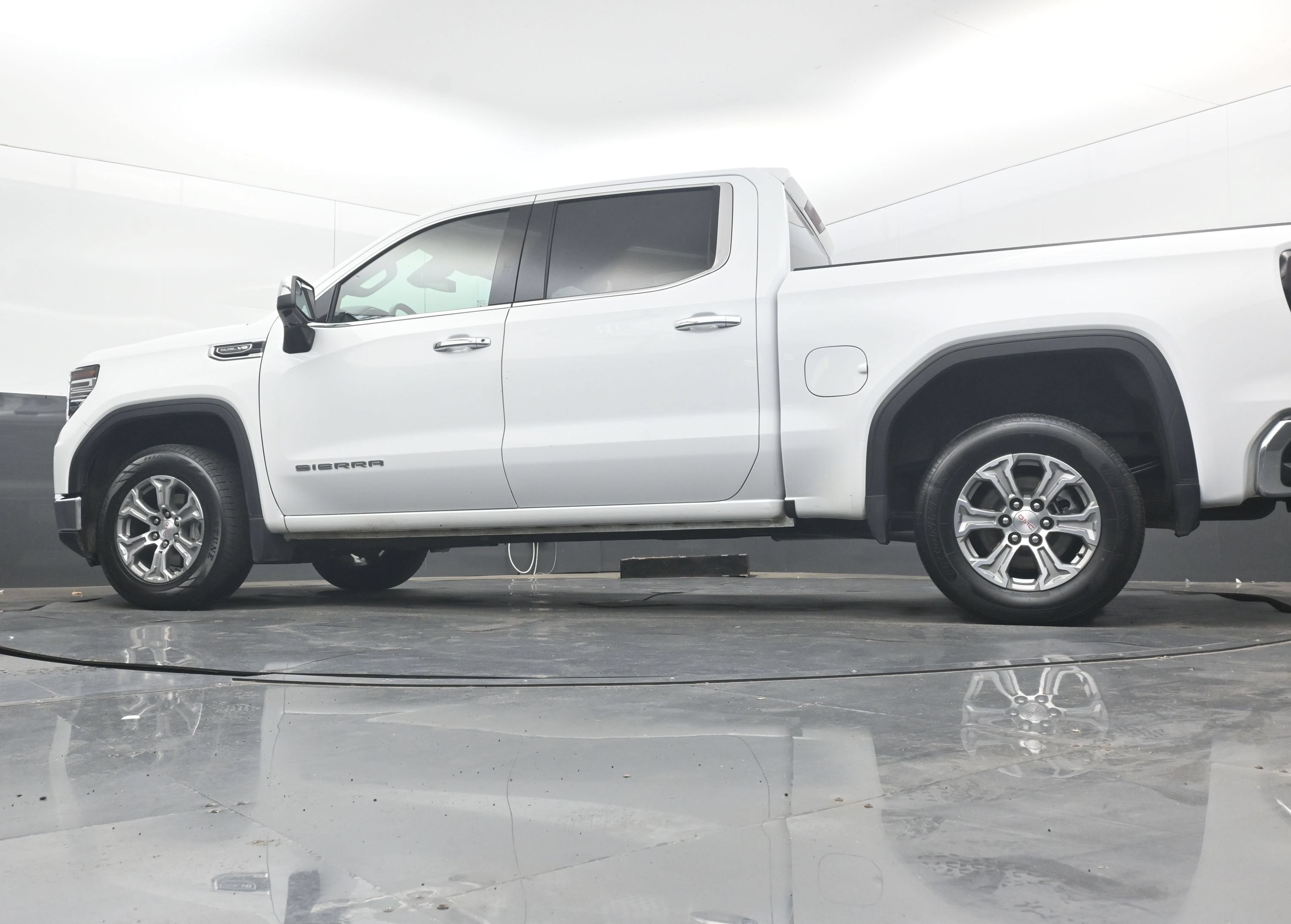 Used 2025 GMC Sierra 1500 SLT RWD image 26