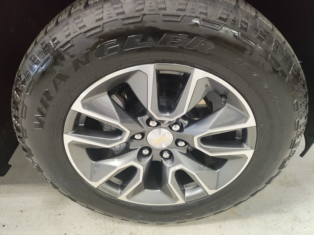 Used 2024 Chevrolet Silverado 1500 LT AWD/4WD image 4