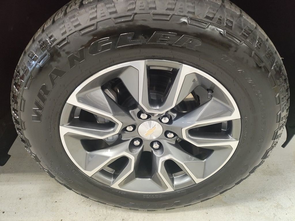 Used 2024 Chevrolet Silverado 1500 LT AWD/4WD image 4