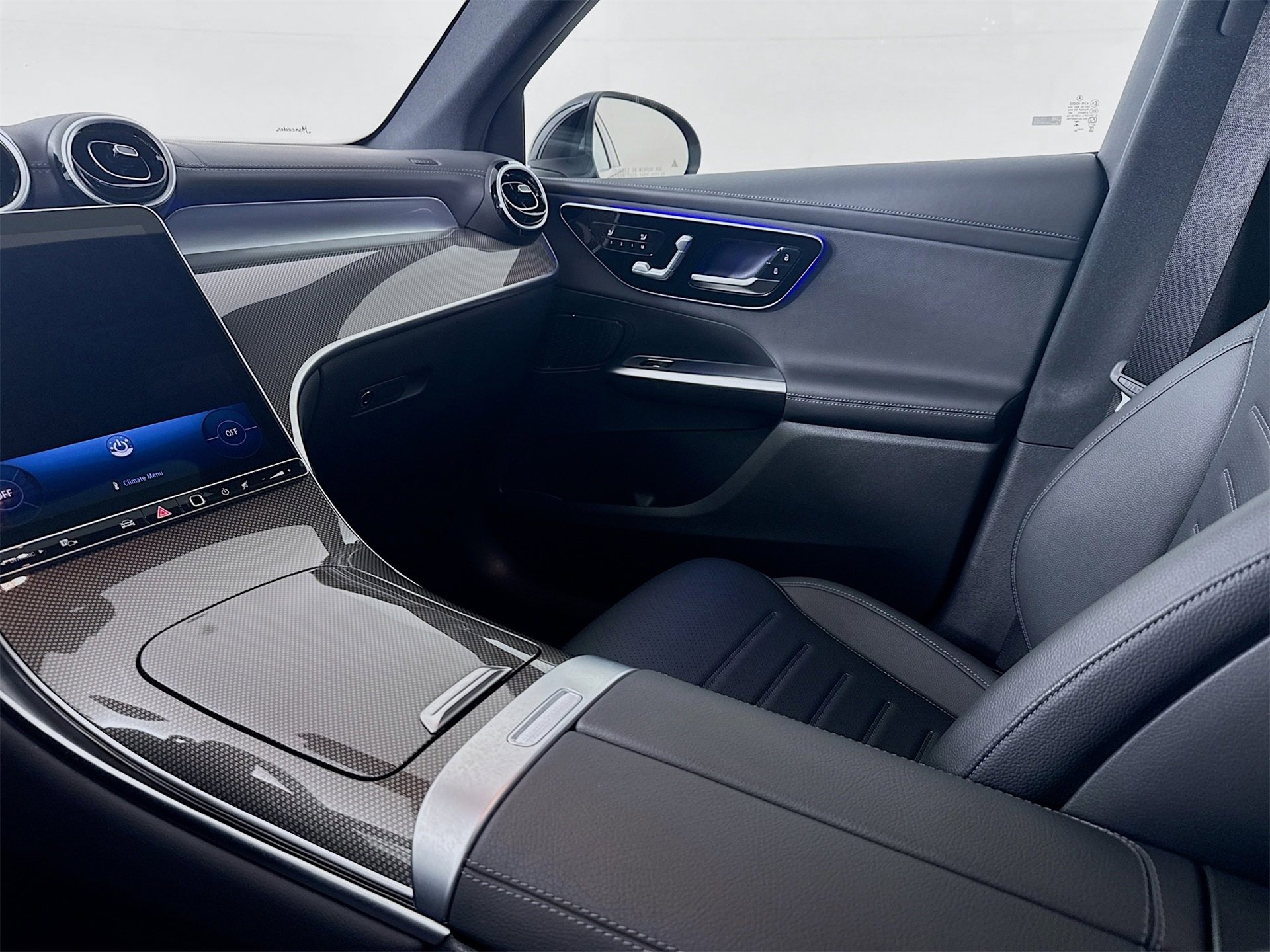 Used 2025 Mercedes-Benz GLC 300 image 24